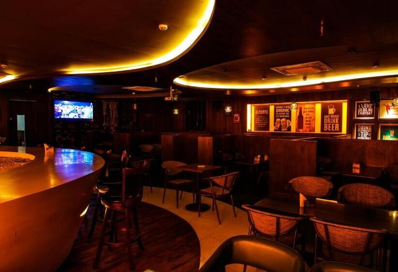 酒店 The Royal Grand