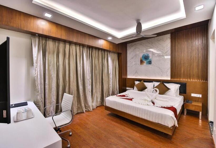 酒店 The Royal Grand