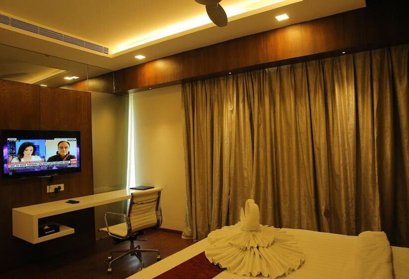 酒店 The Royal Grand