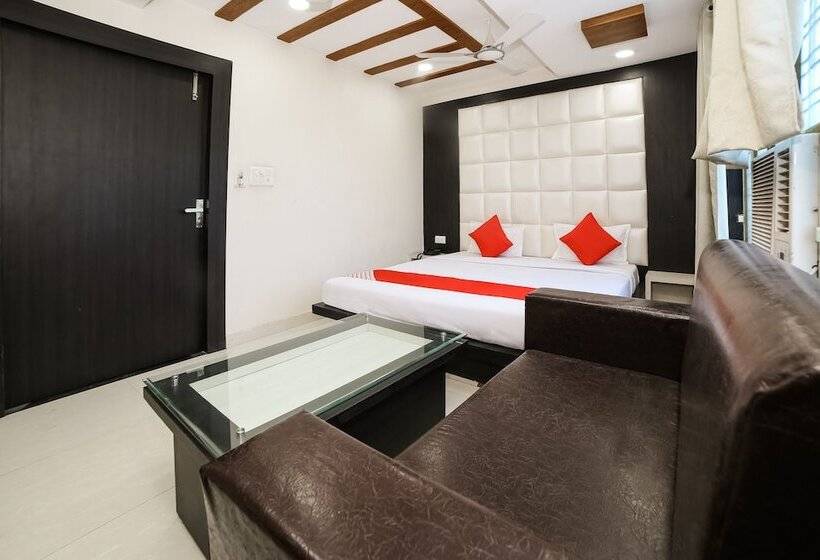 호텔 Veer Bhumi Palace By Oyo Rooms