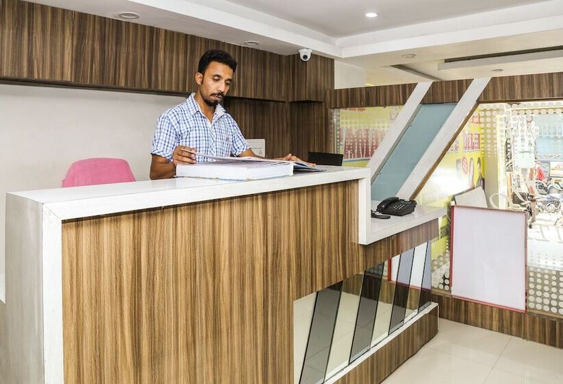 호텔 Veer Bhumi Palace By Oyo Rooms