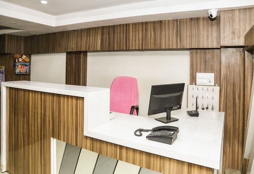 호텔 Veer Bhumi Palace By Oyo Rooms