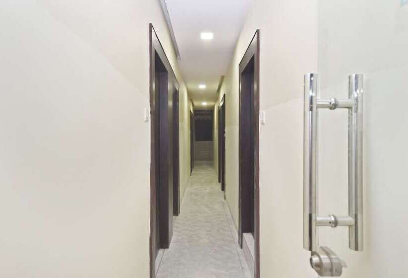 Spot On 29030 Hotel Royal Front