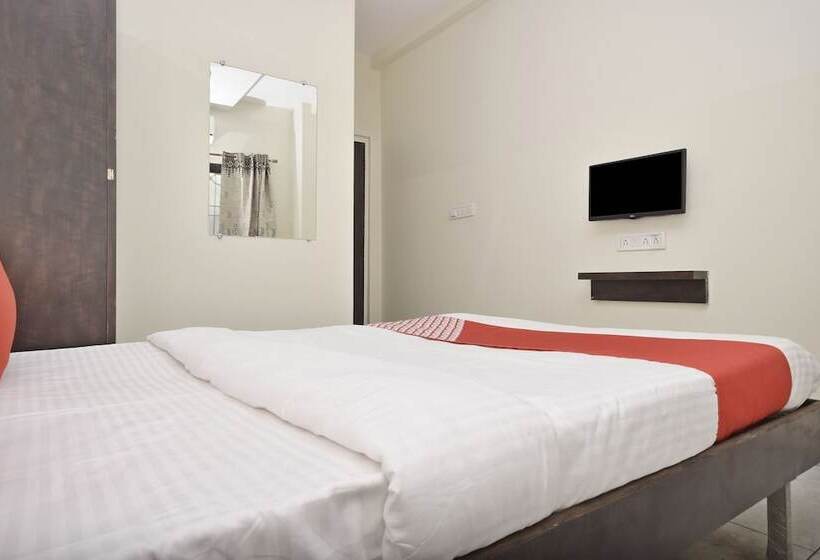 Spot On 29030 Hotel Royal Front