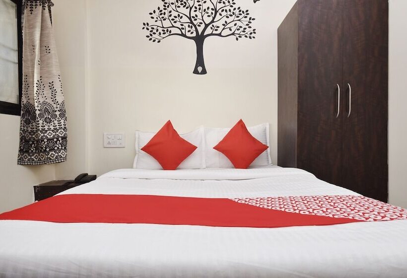 Spot On 29030 Hotel Royal Front