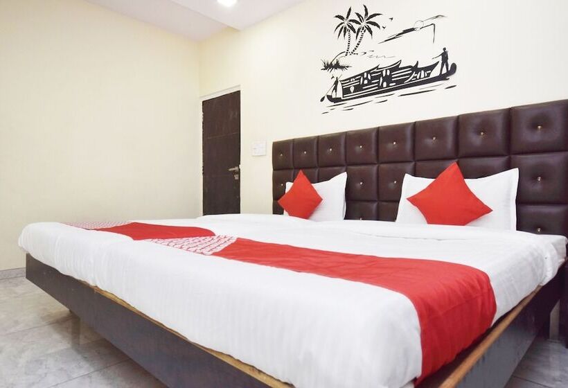 Spot On 29030 Hotel Royal Front