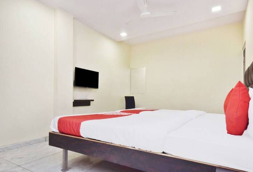 Spot On 29030 Hotel Royal Front