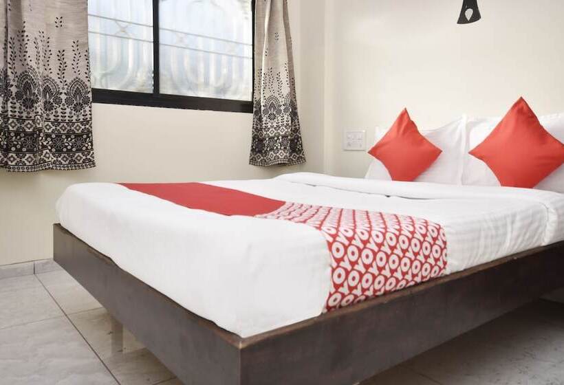 Spot On 29030 Hotel Royal Front