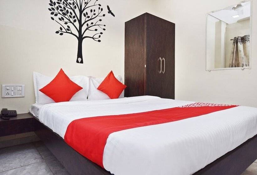 Spot On 29030 Hotel Royal Front