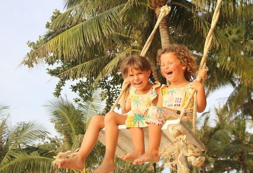 Vida Loca Sunset Beach Resort