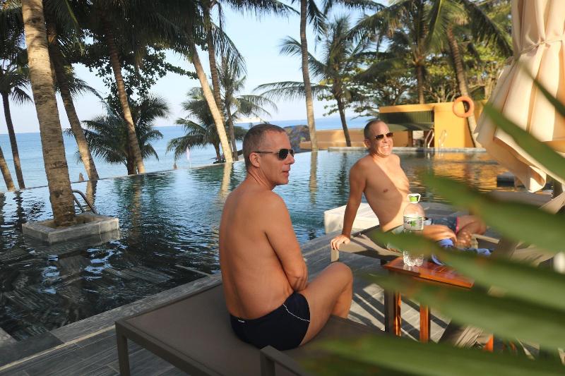 Vida Loca Sunset Beach Resort