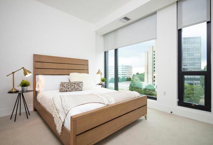 فندق Why Tysons Corner  Luxe Suites Greensboro Dr