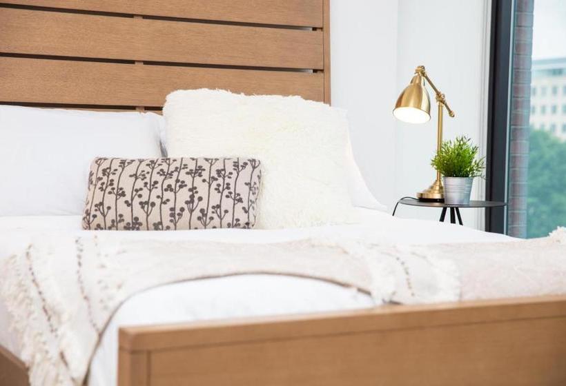 בית מלון כפרי Why Tysons Corner  Luxe Suites Greensboro Dr