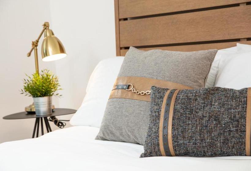 فندق Why Tysons Corner  Luxe Suites Greensboro Dr