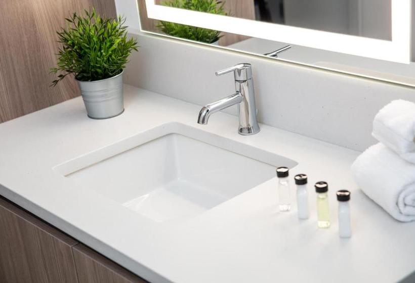 فندق Why Tysons Corner  Luxe Suites Greensboro Dr