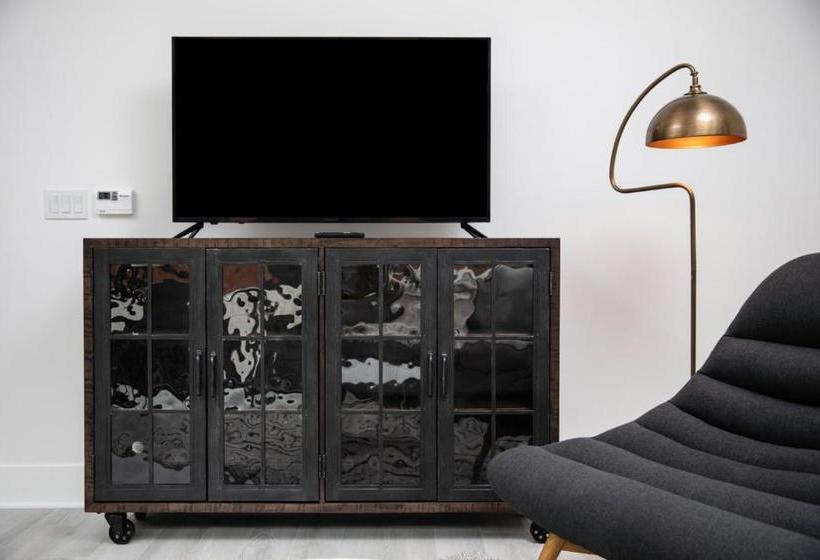 בית מלון כפרי Why Tysons Corner  Luxe Suites Greensboro Dr