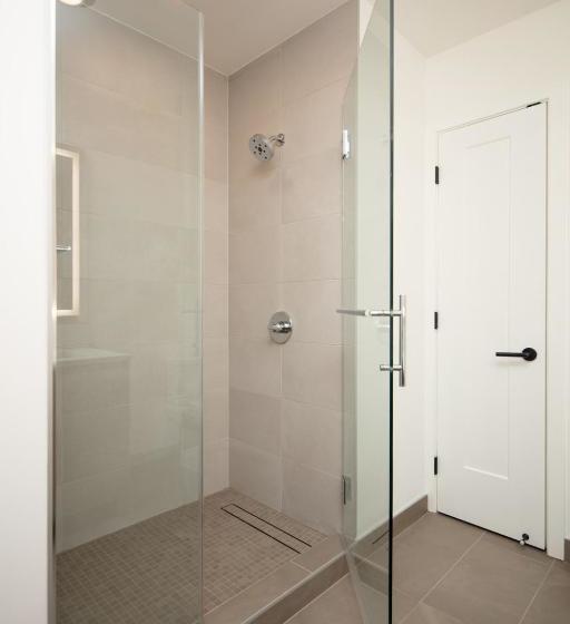 فندق Why Tysons Corner  Luxe Suites Greensboro Dr