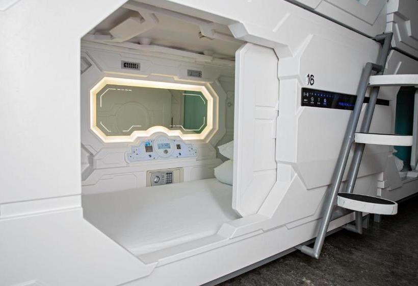 هتل کپسول Puffin Nest Capsule Hostel