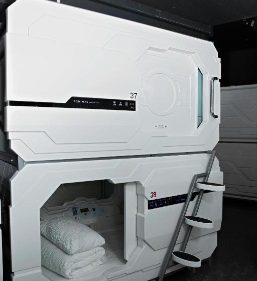 هتل کپسول Puffin Nest Capsule Hostel