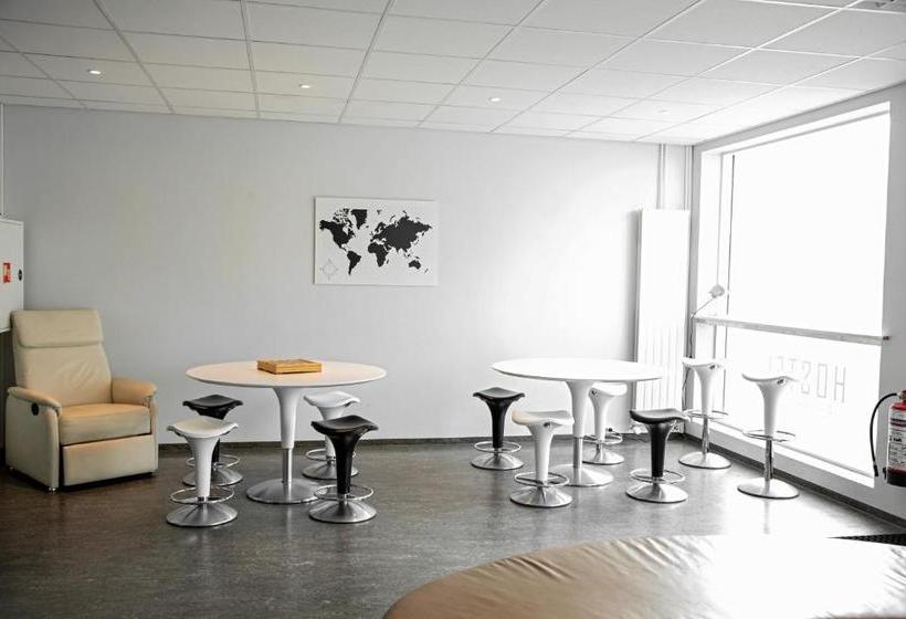 هتل کپسول Puffin Nest Capsule Hostel