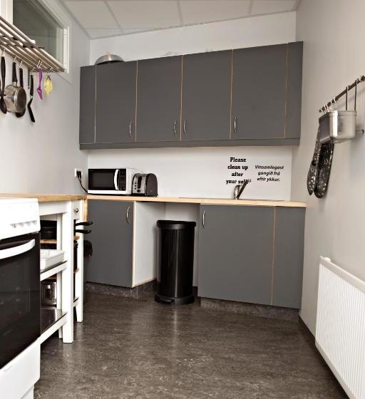 هتل کپسول Puffin Nest Capsule Hostel