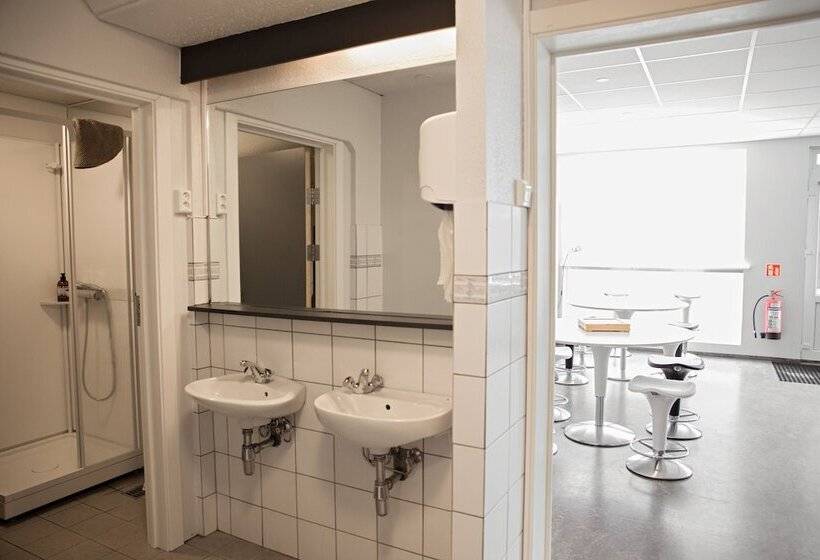 هتل کپسول Puffin Nest Capsule Hostel