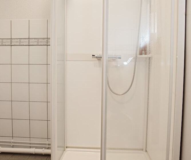 هتل کپسول Puffin Nest Capsule Hostel