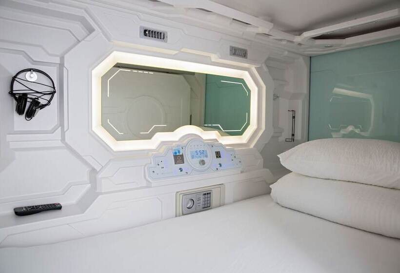 هتل کپسول Puffin Nest Capsule Hostel