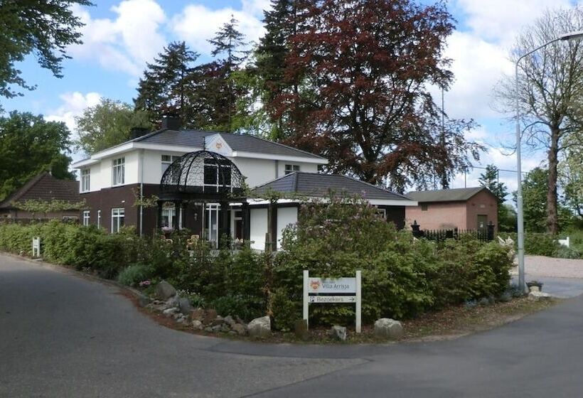 בית מלון כפרי Garni Villa Arrisja