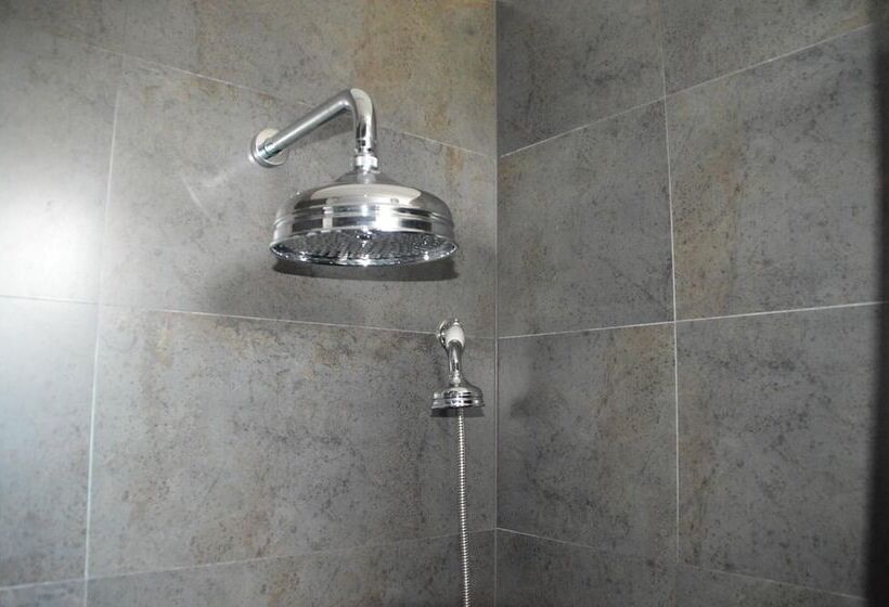 בית מלון כפרי Garni Villa Arrisja