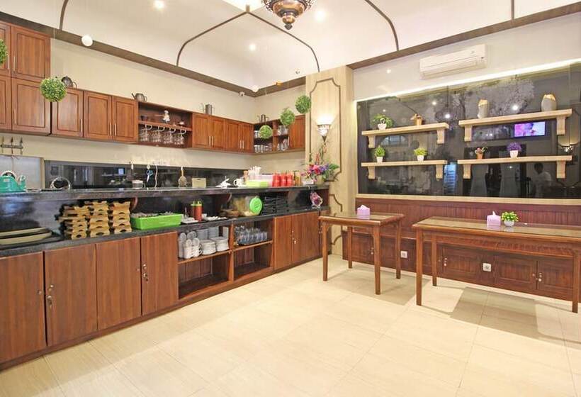 ホテル Reddoorz Premium Near Solo Grand Mall