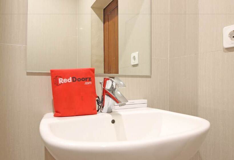 ホテル Reddoorz Premium Near Solo Grand Mall