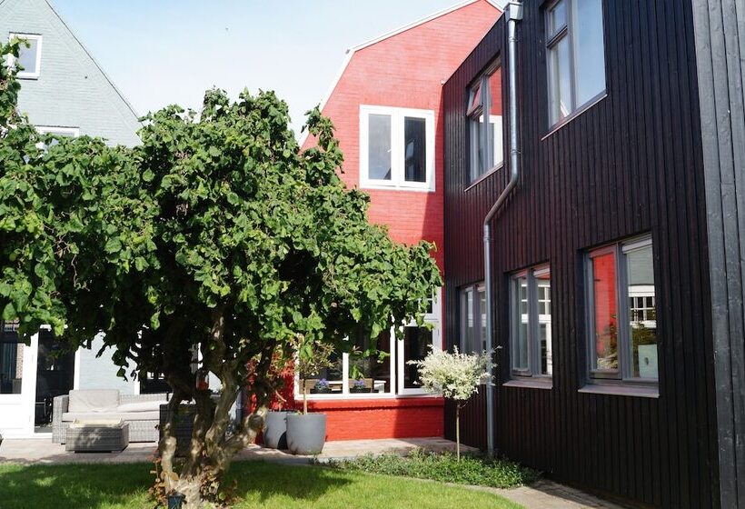 مبيت وإفطار Mid83