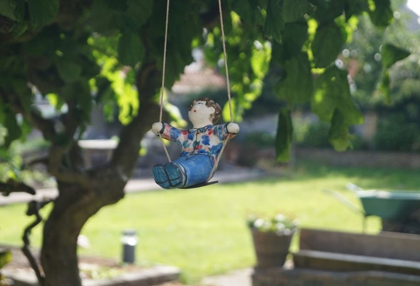 مبيت وإفطار Mid83