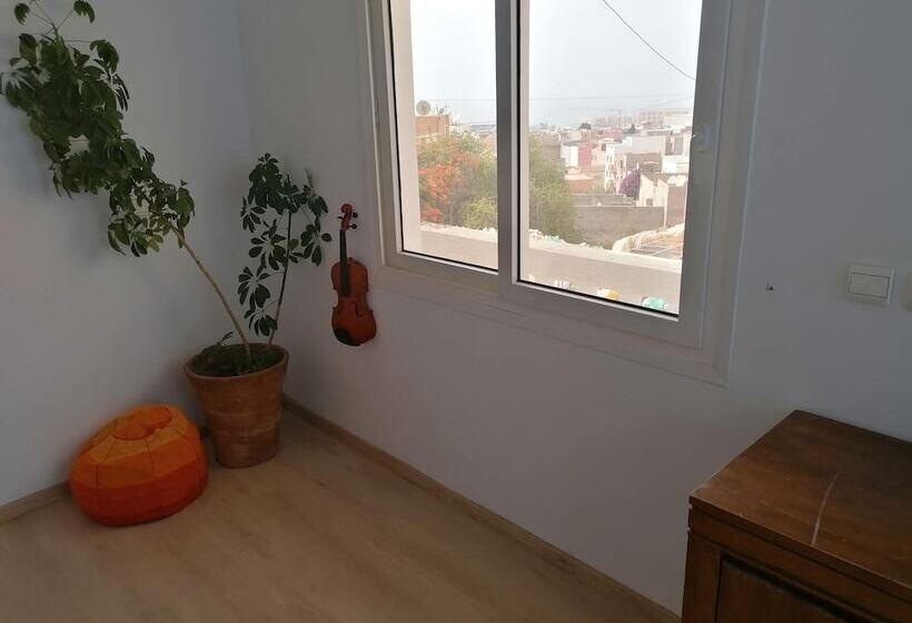 Cozy White House   Hostel