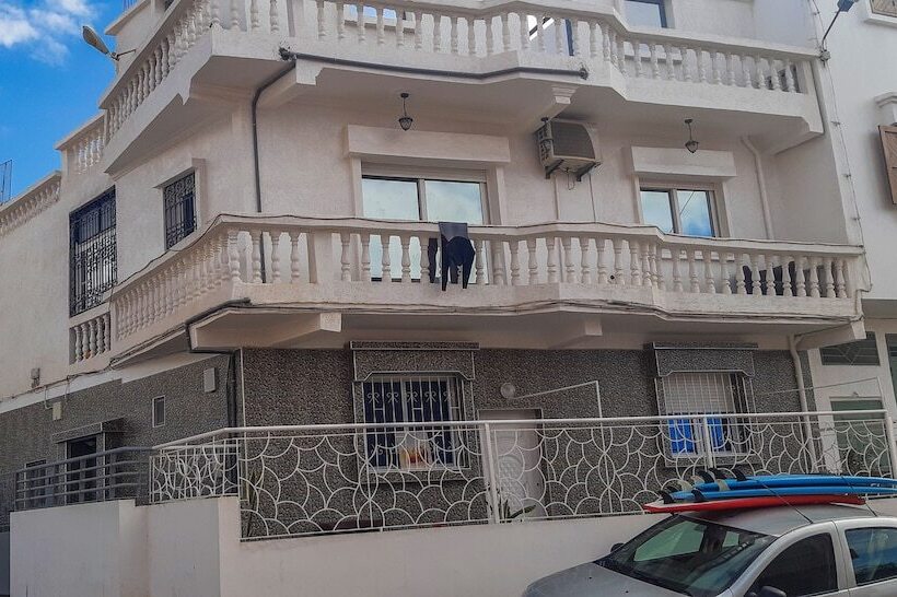 Cozy White House   Hostel