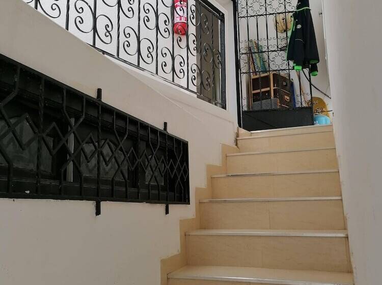 Cozy White House   Hostel