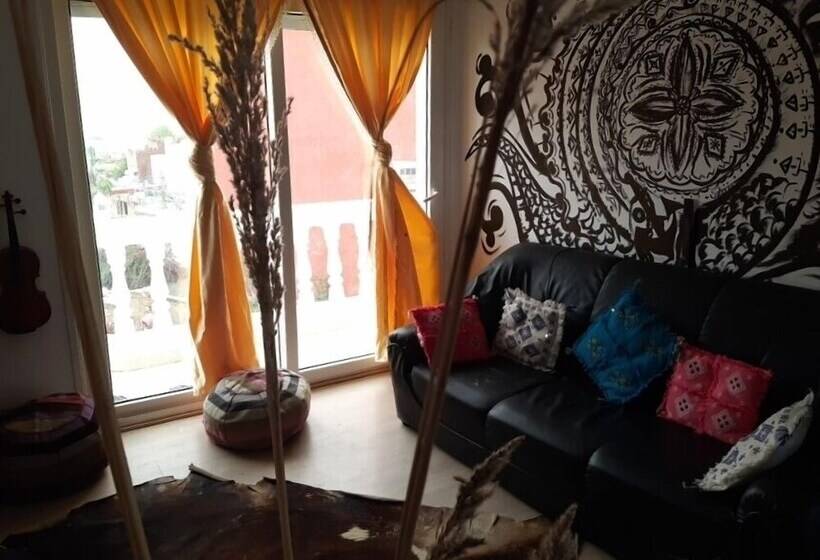 Cozy White House   Hostel