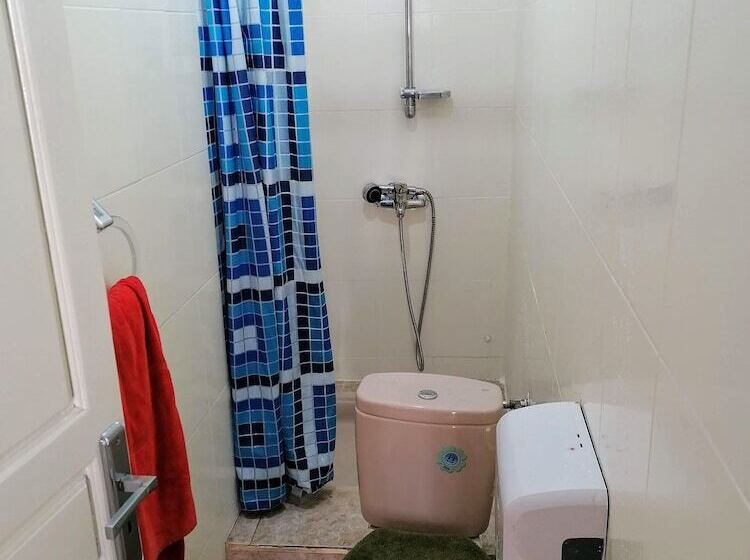 Cozy White House   Hostel