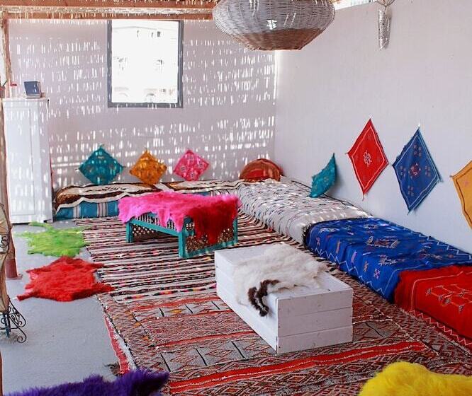 Cozy White House   Hostel