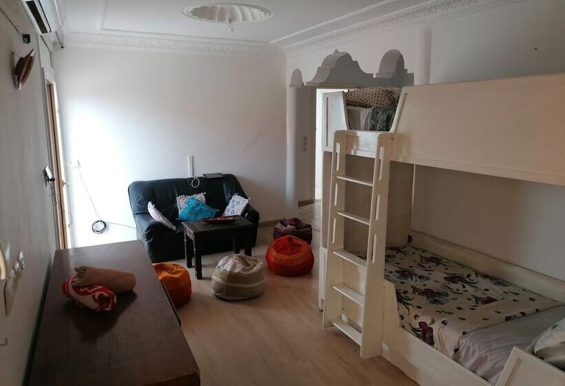 Cozy White House   Hostel