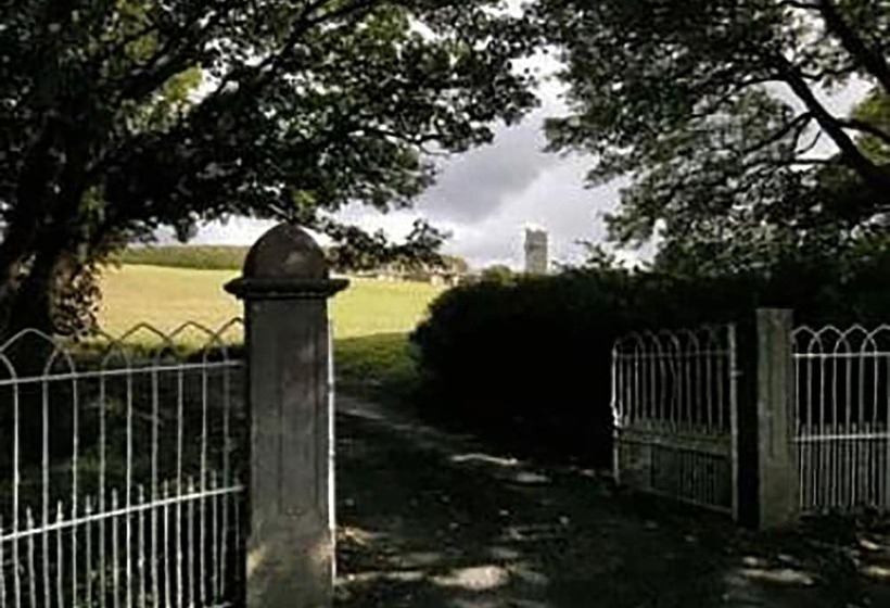 בית מלון כפרי Ballinalacken Castle Country House