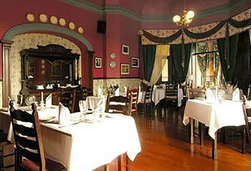 בית מלון כפרי Ballinalacken Castle Country House