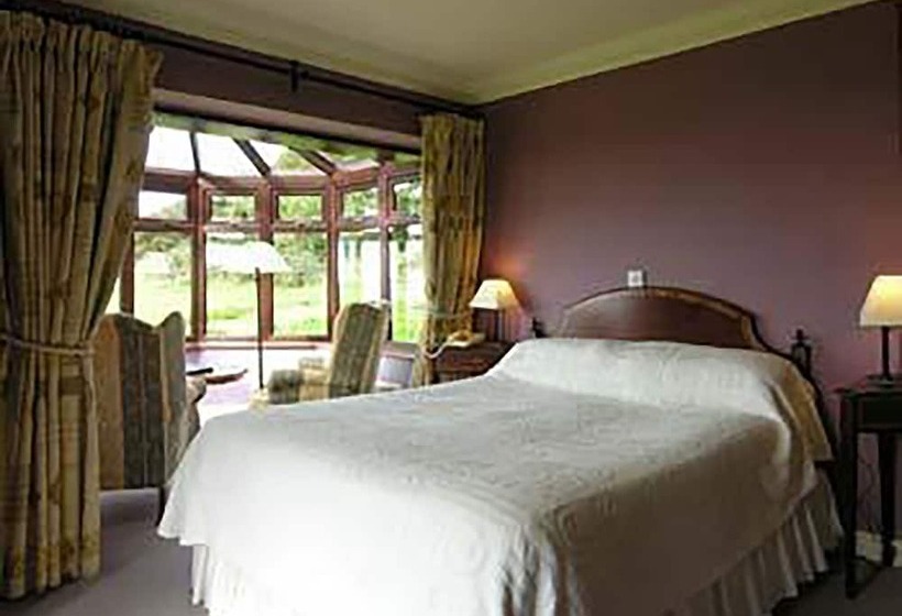 בית מלון כפרי Ballinalacken Castle Country House