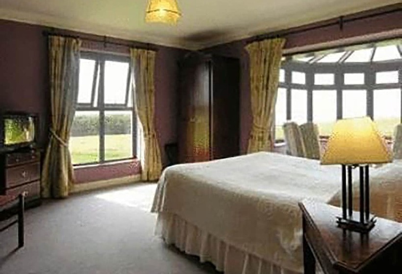 בית מלון כפרי Ballinalacken Castle Country House