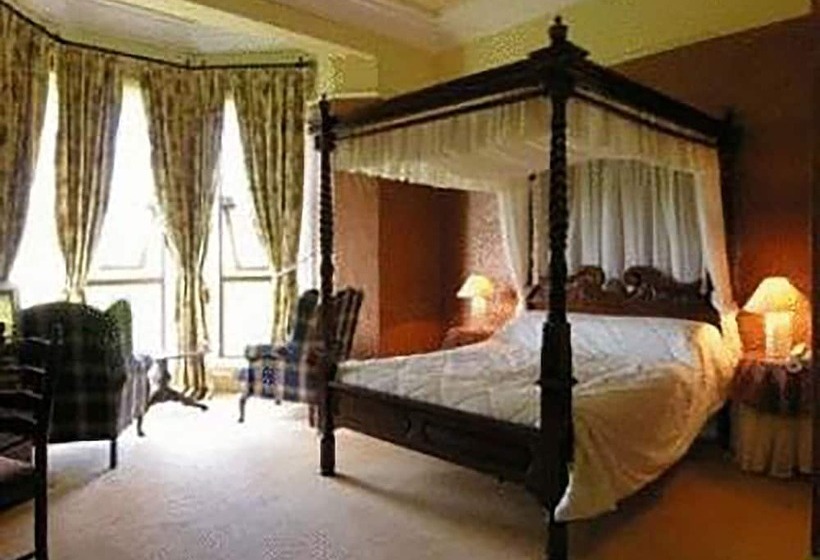 בית מלון כפרי Ballinalacken Castle Country House