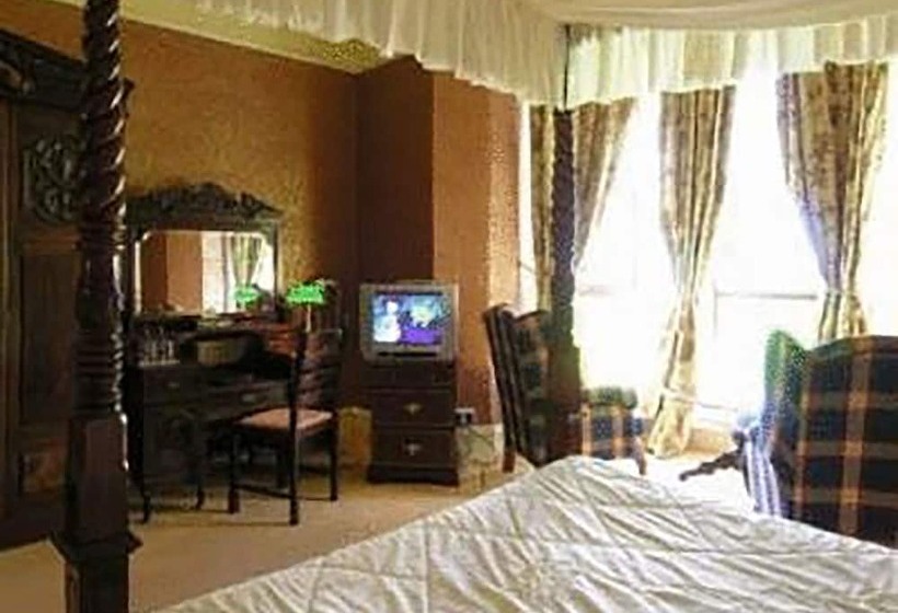 בית מלון כפרי Ballinalacken Castle Country House