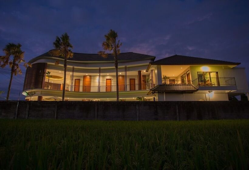هتل Curve House Umalas