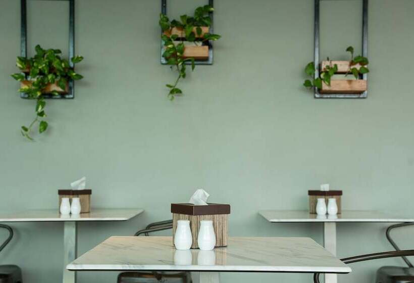 هتل Felicity Island