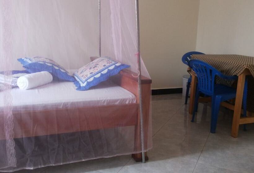 هتل Jojo's Palace Annex